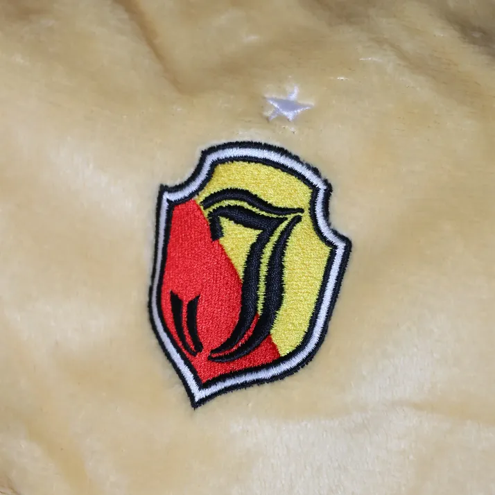 Koc musztardowy z haftem J